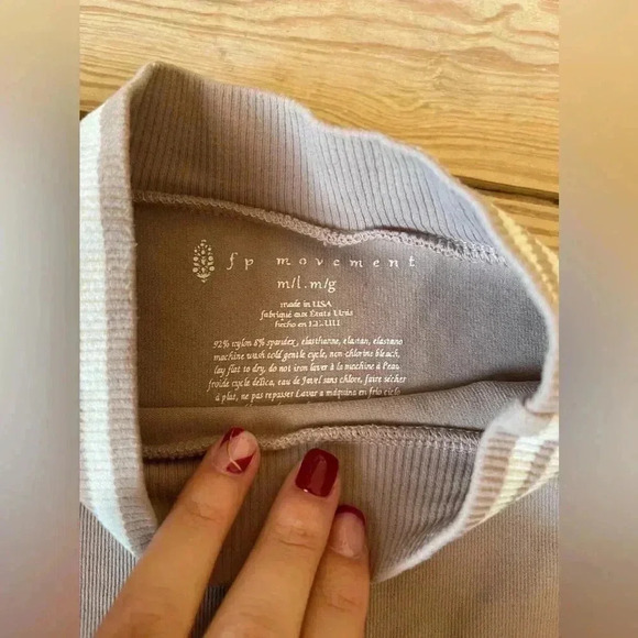 Free people movement triumph stripe turtleneck size m/l - Picture 2 of 2